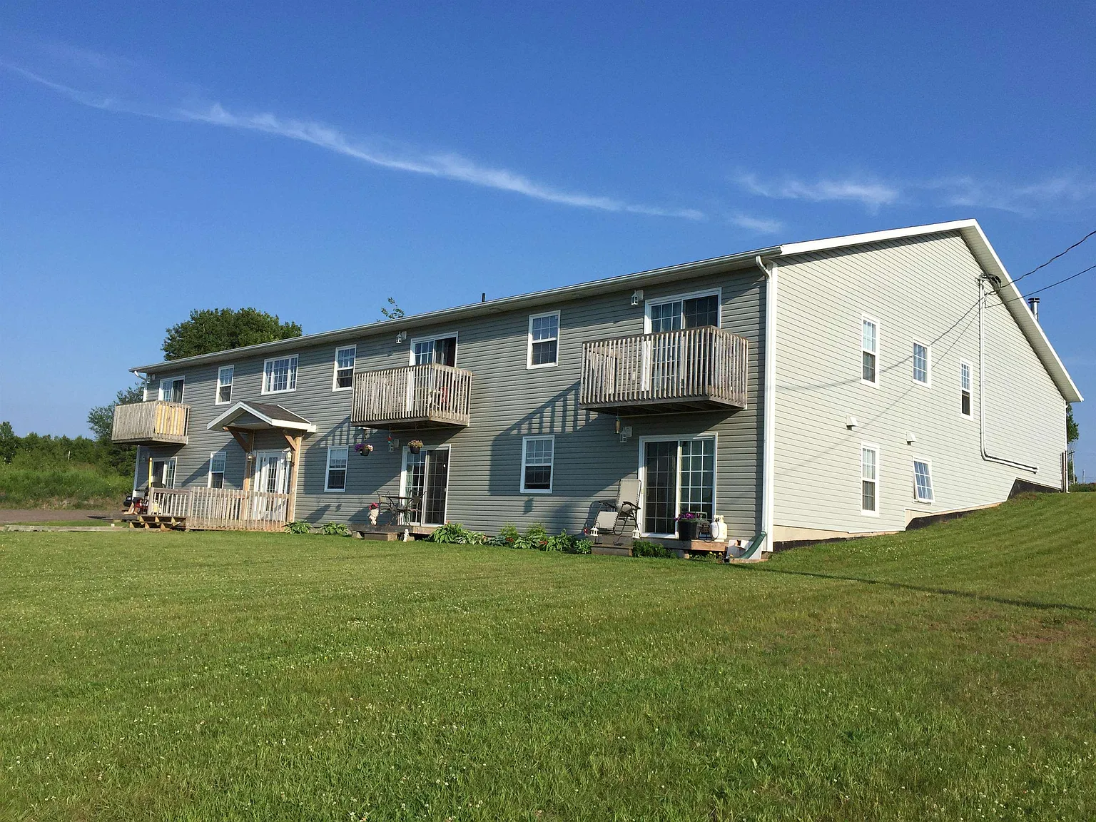 1 bed, 1.0 bath, 693 sqft, $195,000 — Photo 3