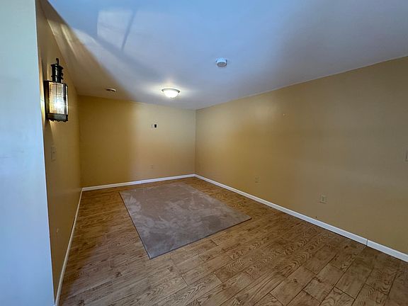 5th image of 406 4th St
