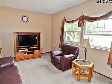 4th image of 1087 Brookpoint Dr