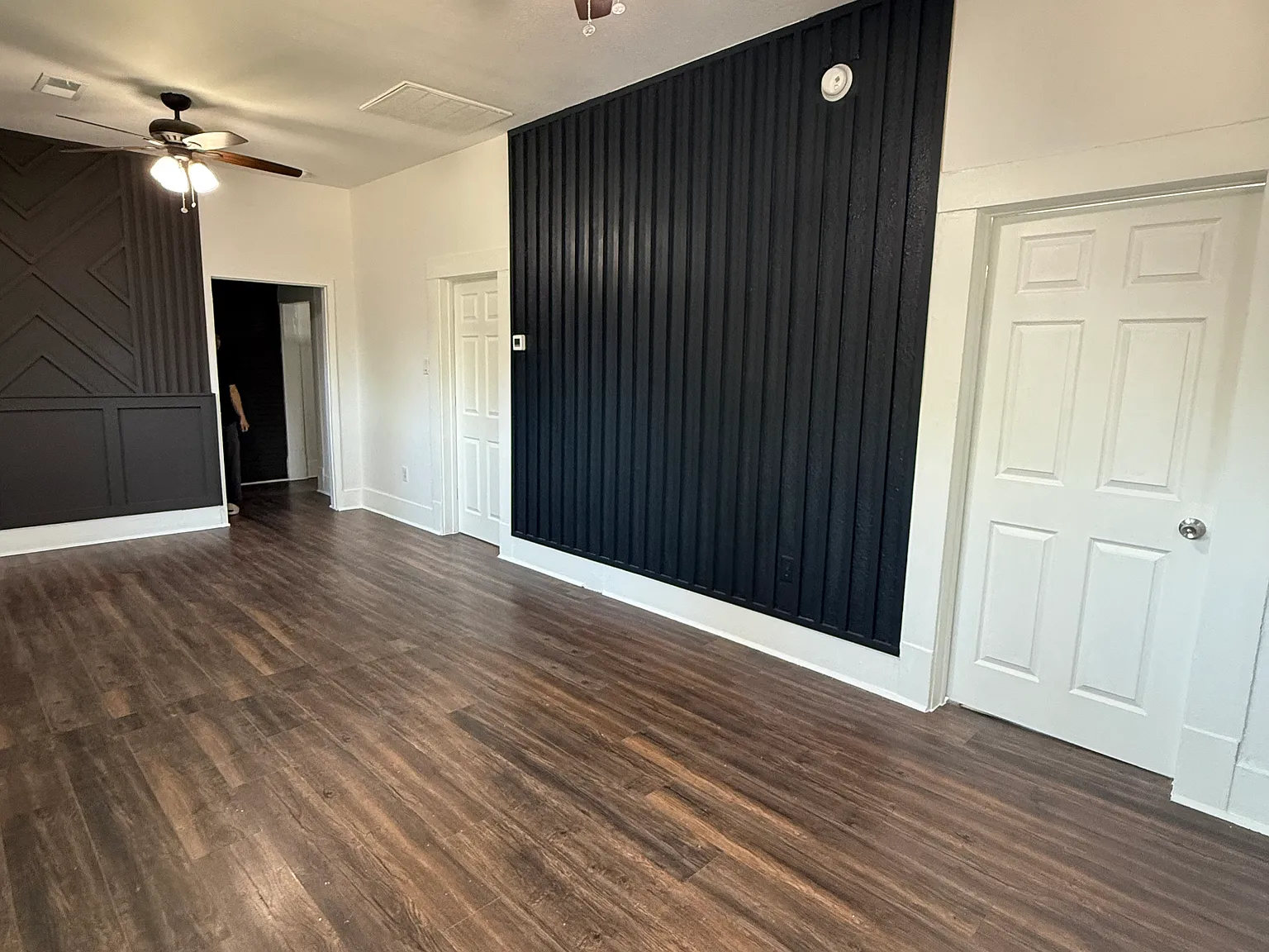 905 N Loop — Photo 3