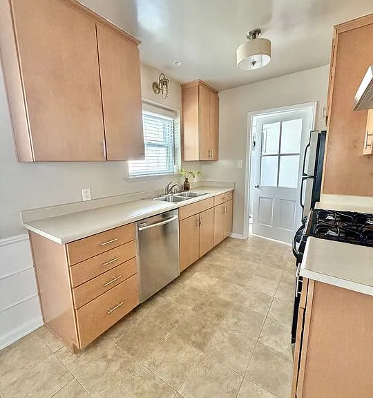 1504 Ocean Park Blvd — Photo 13