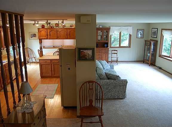 3rd image of 905 E Margaret St