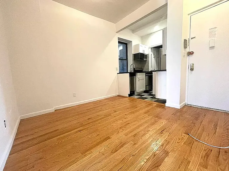 152 8th Ave #2R — Photo 1