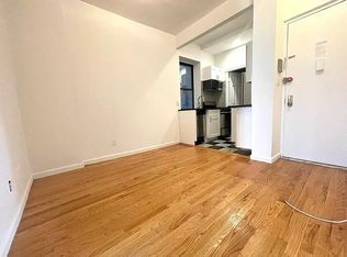 152 8th Ave APT 2R, New York, NY 10011