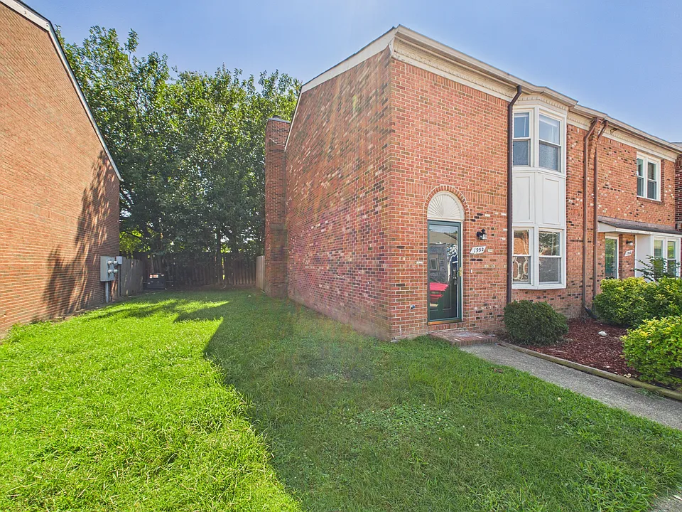 1952 Darnell Dr