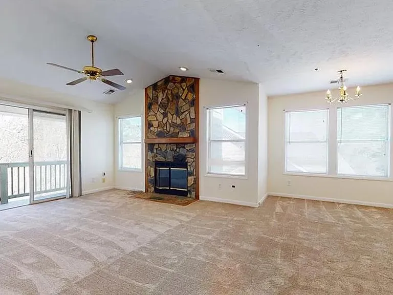 978 Stewarts Creek Dr #9 — Photo 3
