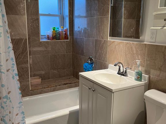4th image of 1013 Wilcox Ave #1
