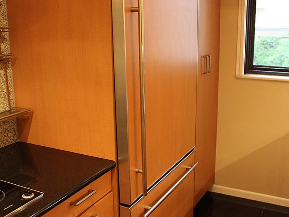 3rd image of 1400 Hermann Dr Unit 2A