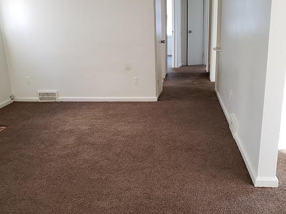 5th image of 6896 Rosemont Ave