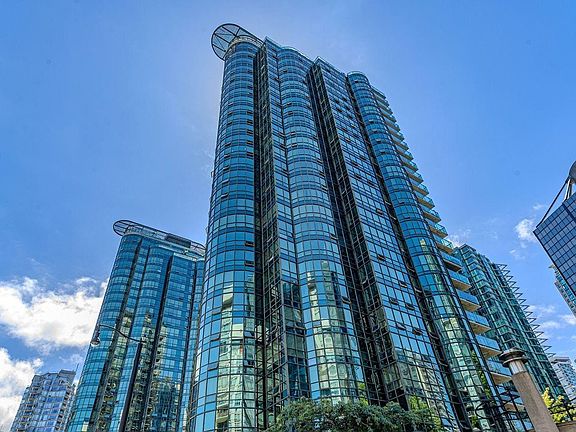 3rd image of 588 Broughton St #1806