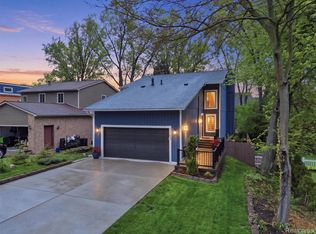 2092 Langham Dr, West Bloomfield, MI 48323