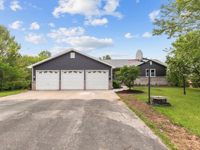 110 Honeysuckle Dr, Hortonville, WI, 54944