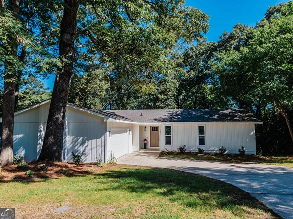 121 Eastlake Dr, Warner Robins, GA 31093