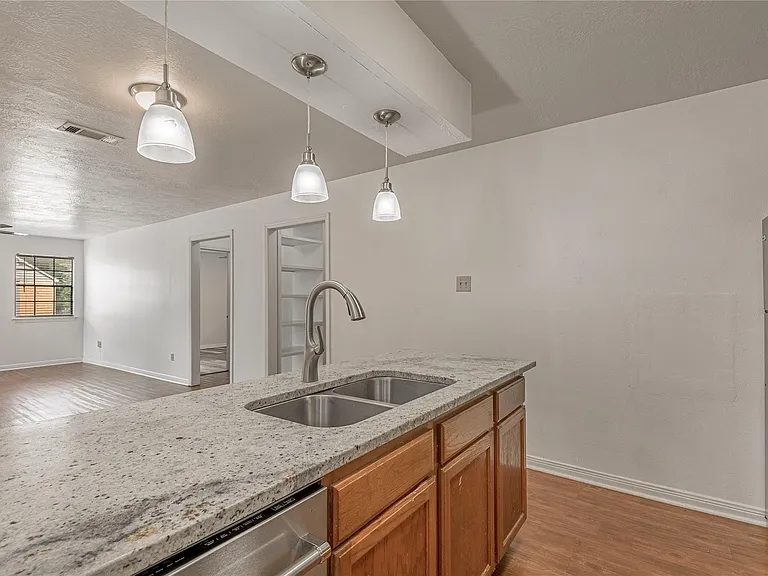 2402 Sycamore Ave #E1 — Photo 12