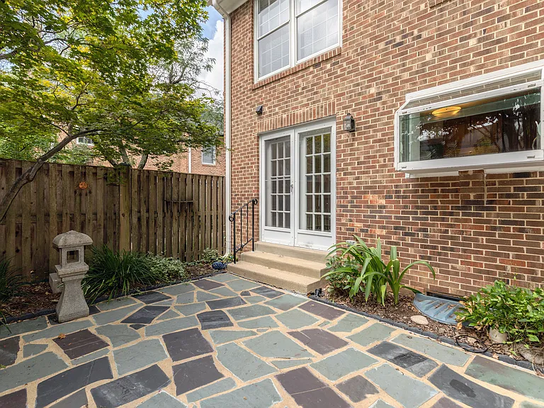 2526 S Arlington Mill Dr — Photo 19