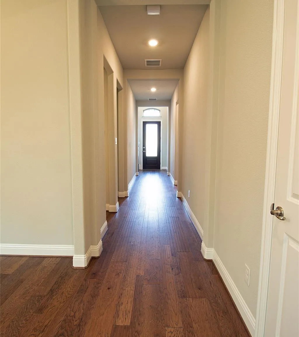 4 bed, 2629 sqft, $3,200 — Photo 2