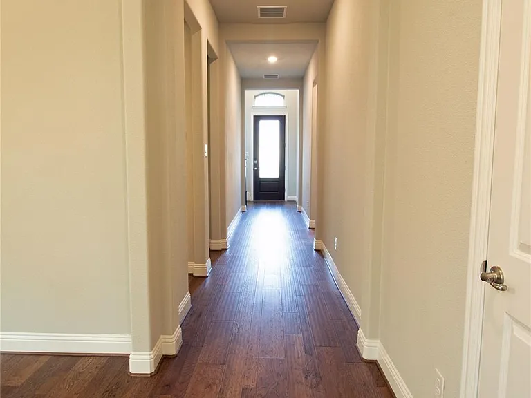 7235 Sanctuary Dr — Photo 2