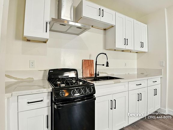 5th image of 768 E 43rd Pl