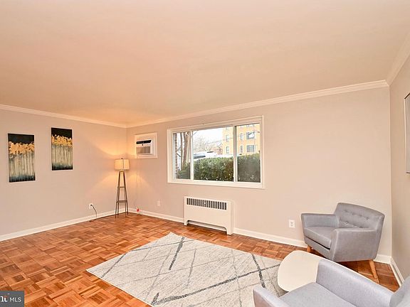 4th image of 2125 19th St N APT 2