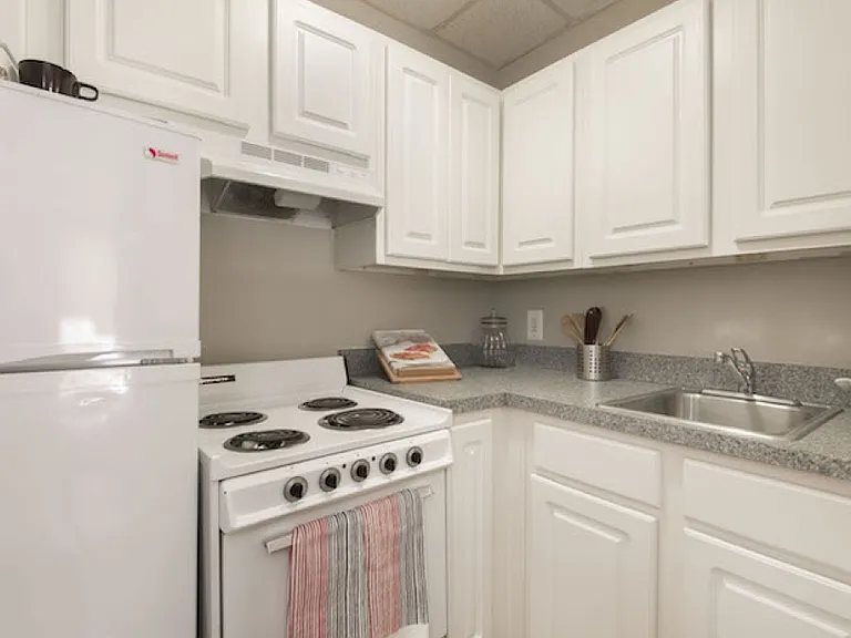 Walnut Square Apartments — Photo 4