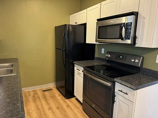 3043 S Virginia Ave — Photo 6