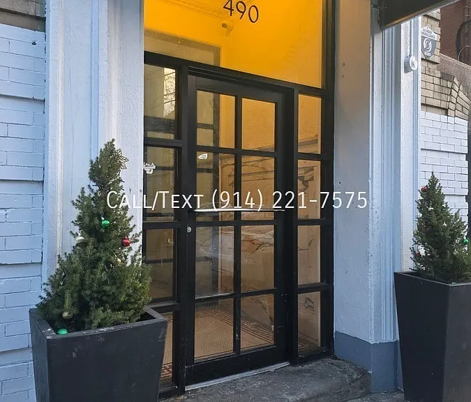 490 S Broadway — Photo 3