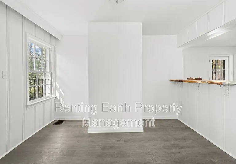 805 Vanderbilt St — Photo 10