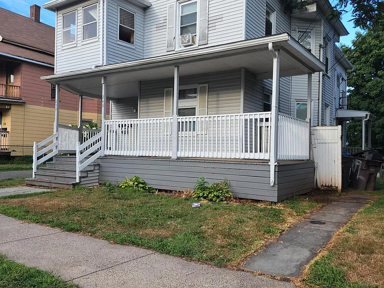 240 Maple St #2 — Photo 2