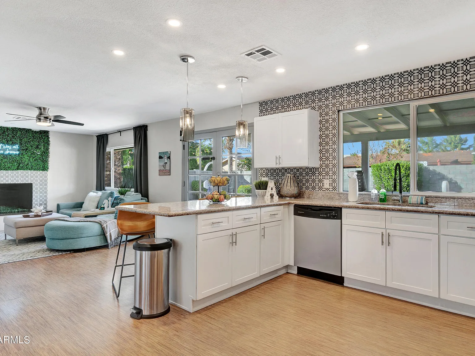 4 bed, 1.5 bath, 1394 sqft, $4,000 — Photo 4