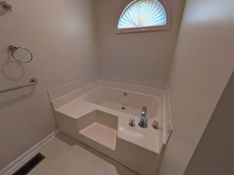 6008 Yeaton Glen Dr — Photo 16