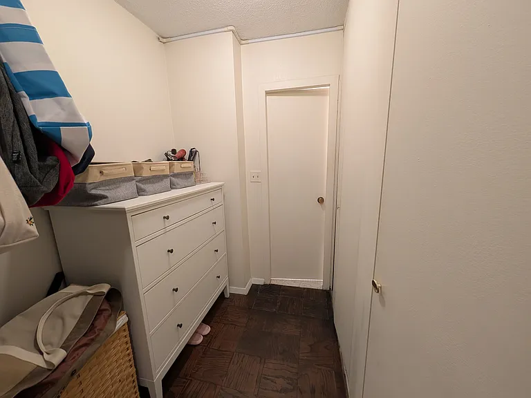 2 Hawthorne Pl #9G — Photo 10