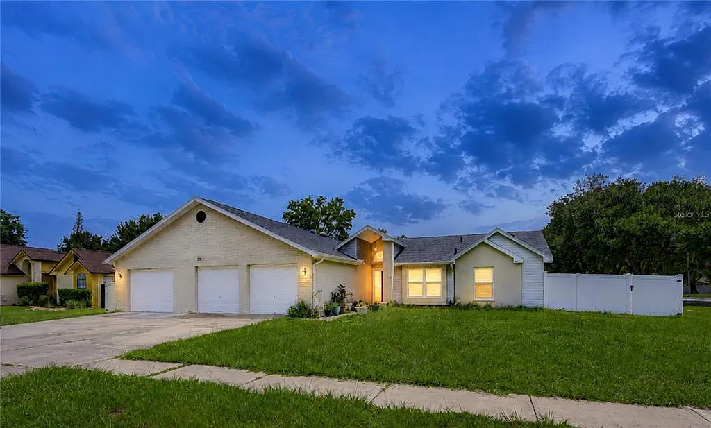 3 bed, 3.0 bath, 2008 sqft, $3,195 — Photo 3