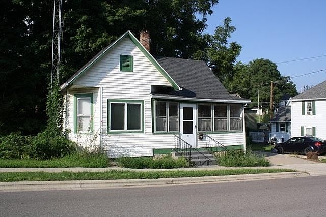 2nd image of 207 Doty St