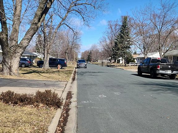 4th image of 8533 Elliot Ave S