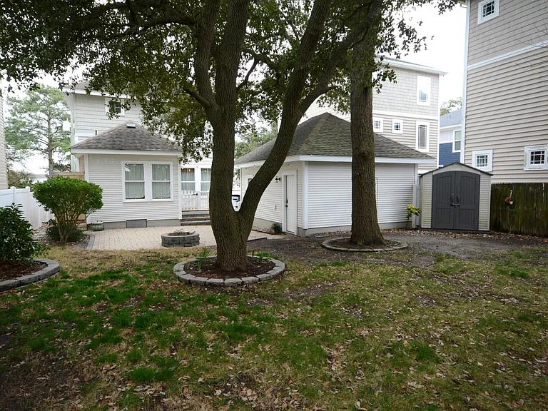 4116 Pretty Lake Ave — Photo 61