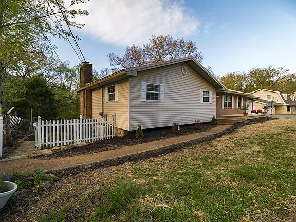 2nd image of 516 Briar Park Ln