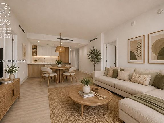 4th image of 2411 Laguna Cir #2402