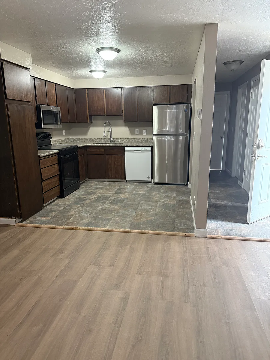 Building Photo - 1233 Susan Ct NE #1233
