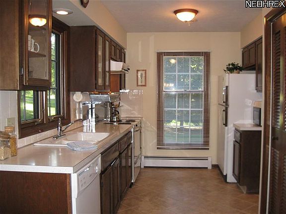 5th image of 860 Lindenwood Ln