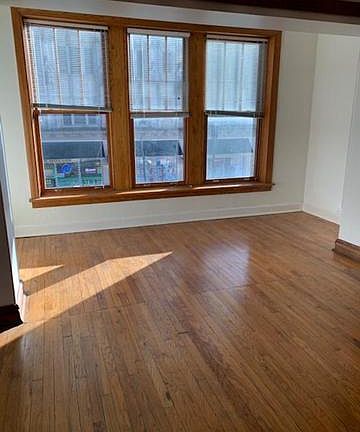 2nd image of 1046 W Bryn Mawr Ave #2