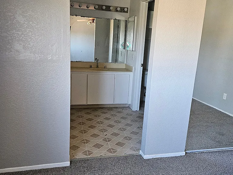 12 Sharon Dr — Photo 8