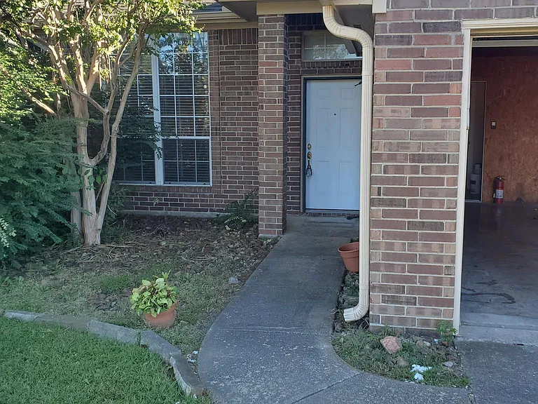 1001 Brookhaven Dr — Photo 5