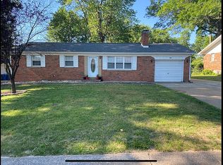 402 Hillcrest Dr, Lebanon, IL 62254