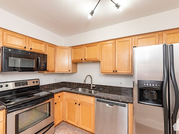5th image of 3201 W Balmoral Ave APT 102