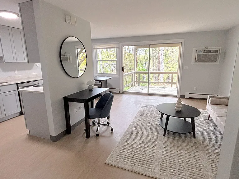 39 Therese Ave — Photo 19