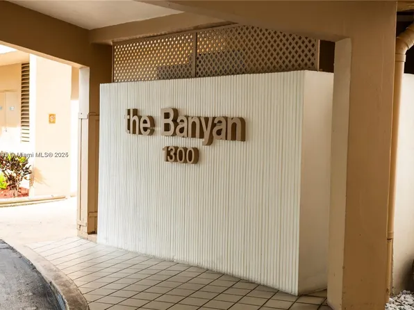 1300 Saint Charles Pl #Penthouse 21, Hollywood, FL 33026