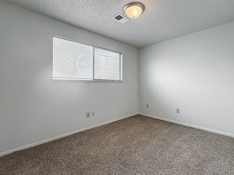 Avalon Court Apartments — Photo 22