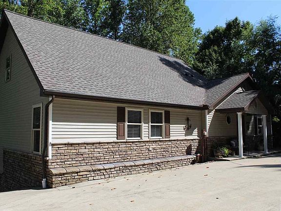3rd image of 670 Parkview Dr