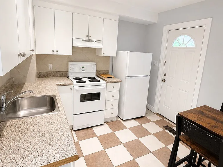 659 Old Weston Rd — Photo 3