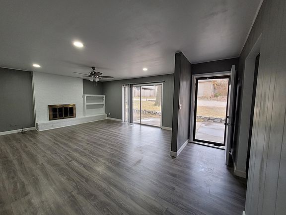 Entry way/Front Living Area